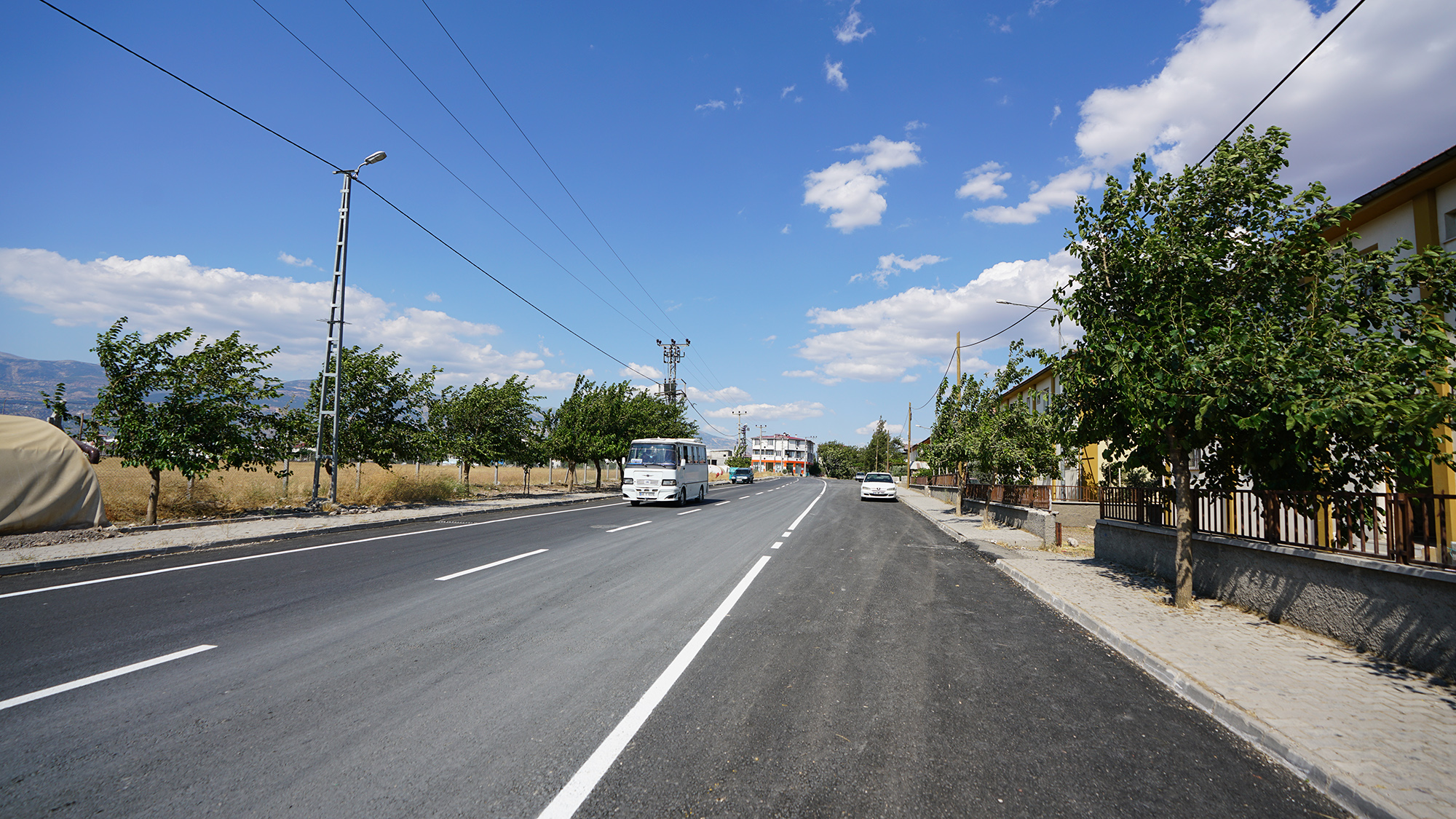 Erkenez’in Ana Caddesi 3 Milyon TL’lik<br>Yatırımla Yenilendi