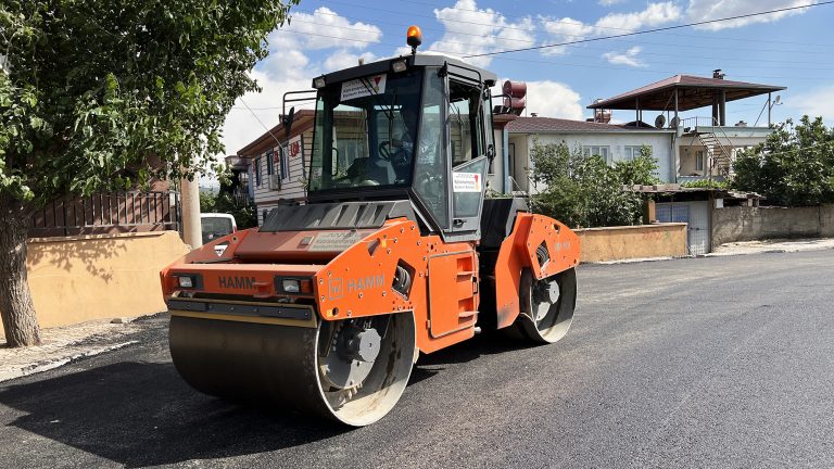 Büyükşehir Erkenez’in Ana Caddesini<br>Asfaltlıyor