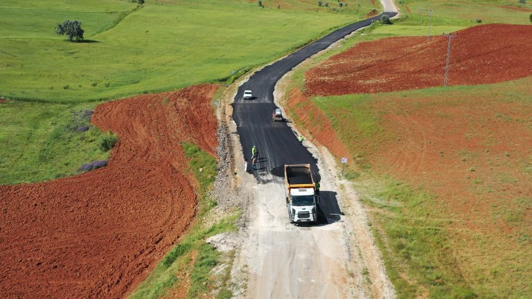 Büyükşehir, Göksun’da Konforlu Ulaşım<br>İçin Sahada