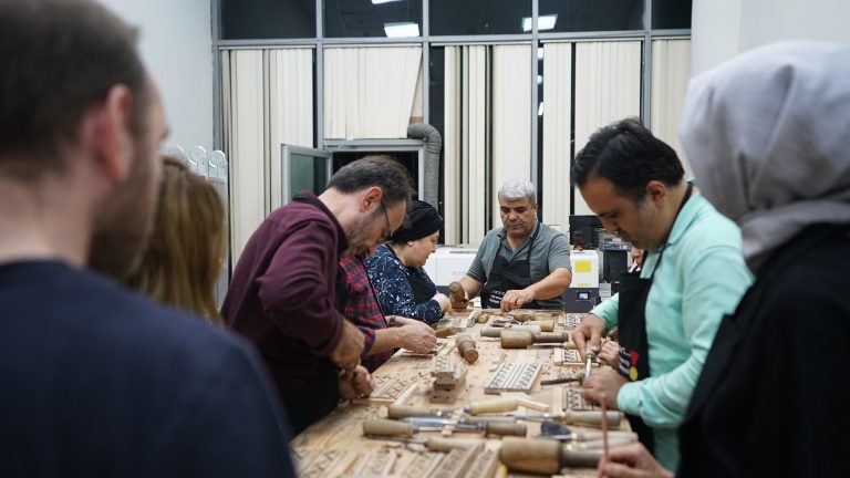 Kahramanmaraş’ın Geleneksel El İşleme Sanatı KAMEK’te Yaşatılıyor