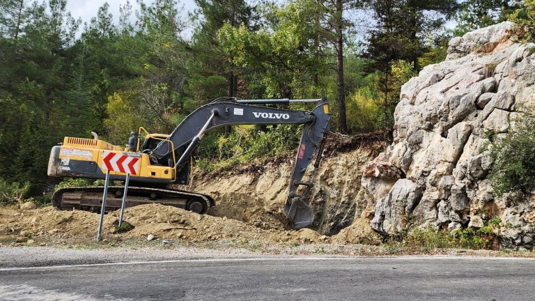 Büyükşehir, Andırın Kırsalında Ulaşım Yatırımlarını Sürdürüyor