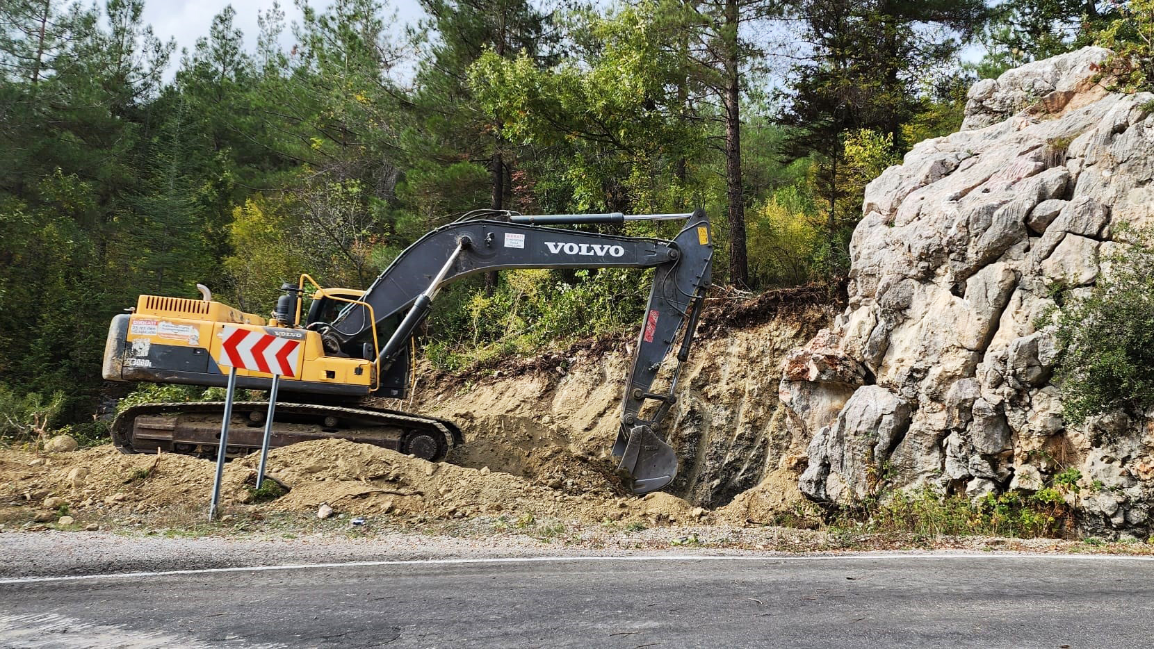 Büyükşehir, Andırın Kırsalında Ulaşım Yatırımlarını Sürdürüyor