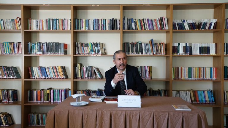 Büyükşehir’in ‘Kütüphane Söyleşileri’ Yazar Büyükçapar Programıyla Başladı