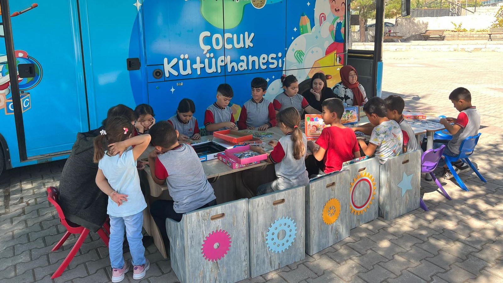 Büyükşehir’in Mobil Çocuk Kütüphanesi Büyük İlgi Görüyor
