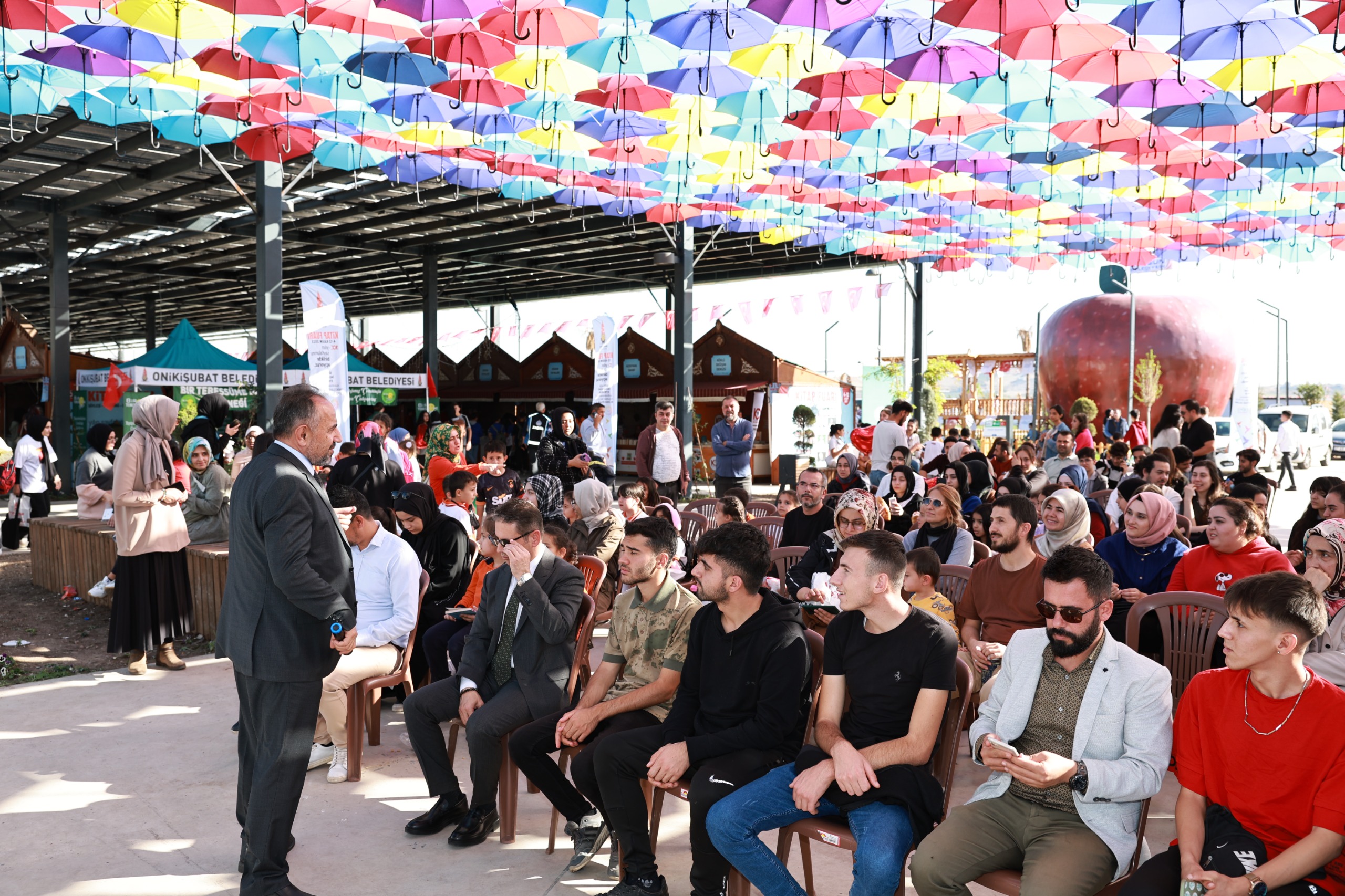 Tufan Gündüz’den EXPO 2023 Kitap Fuarı’nda tarih dolu mükemmel söyleşi