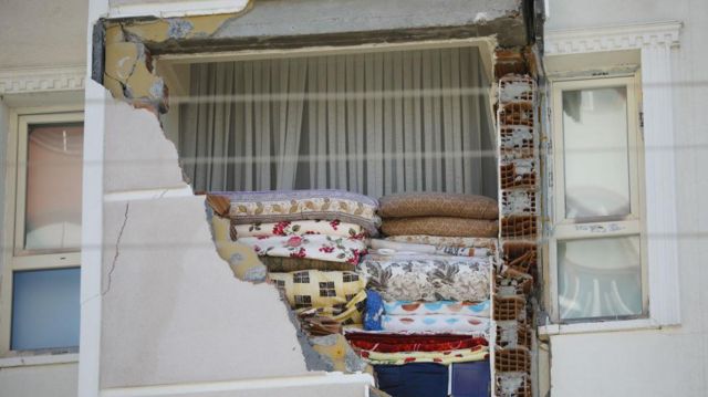 Elbistan Belediyesi’nden güçlendirme ruhsatı uyarısı