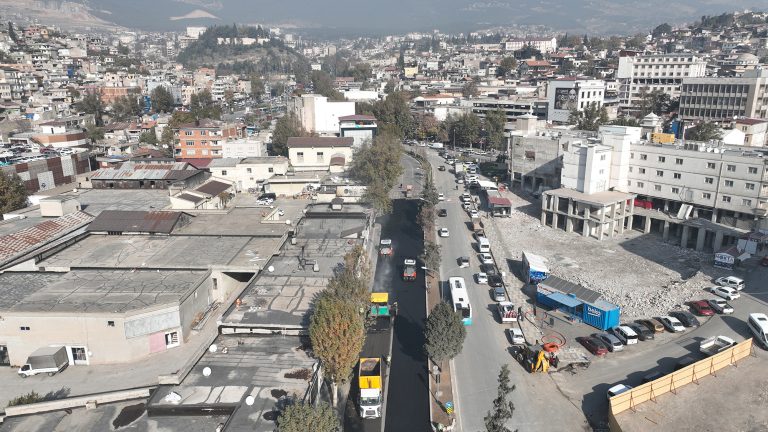 Büyükşehir, Azerbaycan Bulvarı’nı Yeniliyor