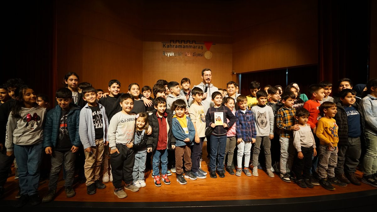 Çocuklar ‘Sertaç Abi’ ile Oyun Dünyasına Yolculuk Etti