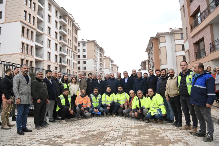 Karaloğlu: “1 Şubat’ta Kalıcı Konutların Kuraları Çekilecek”