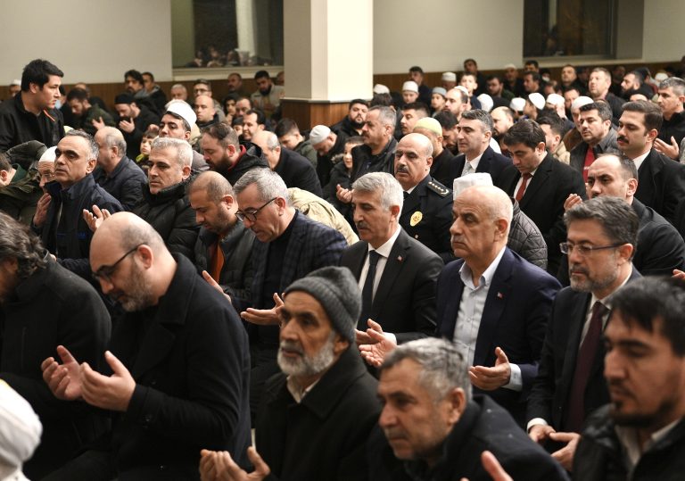 Depremde Hayatını Kaybedenler 1. Yıl Dönümünde Dualarla Anıldı