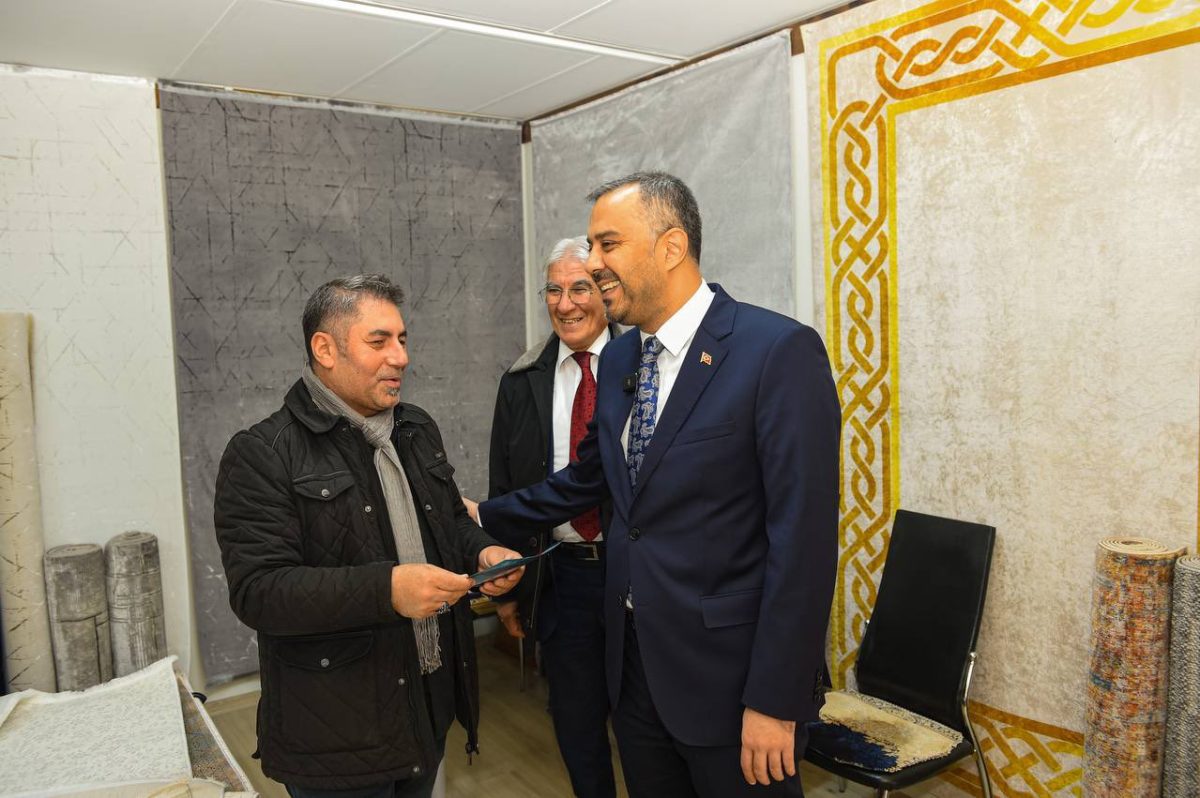 Hanifi Toptaş, Azerbaycan Bulvarı’nda Esnaflarla Buluştu