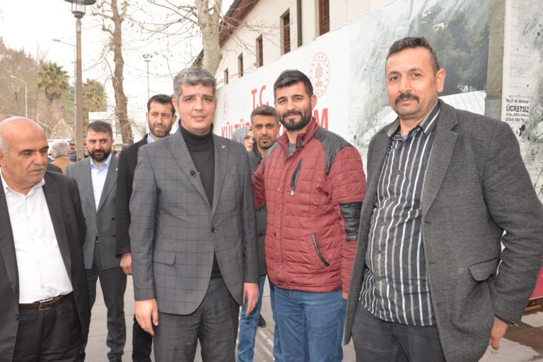 Aydoğar dertleri dinliyor