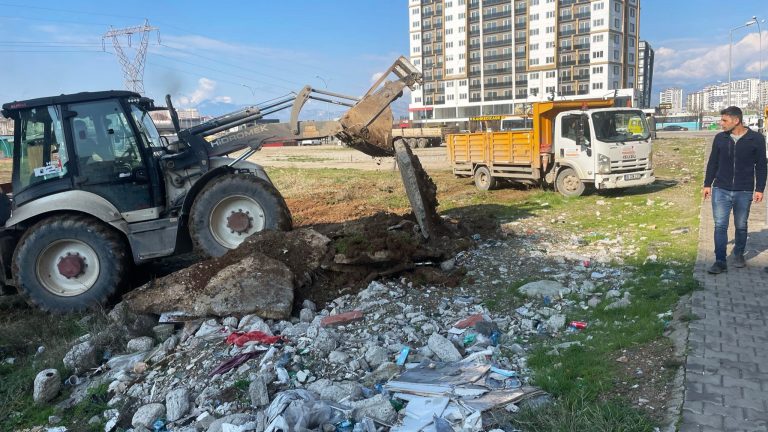 Caddeler Hafriyat Atıklarından Temizleniyor