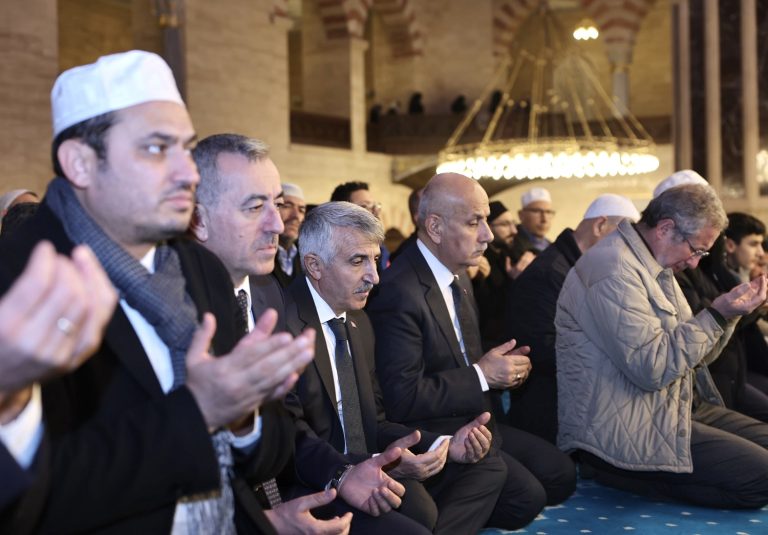 Deprem Şehitleri İçin Hatm-i Şerif Programı Düzenlendi