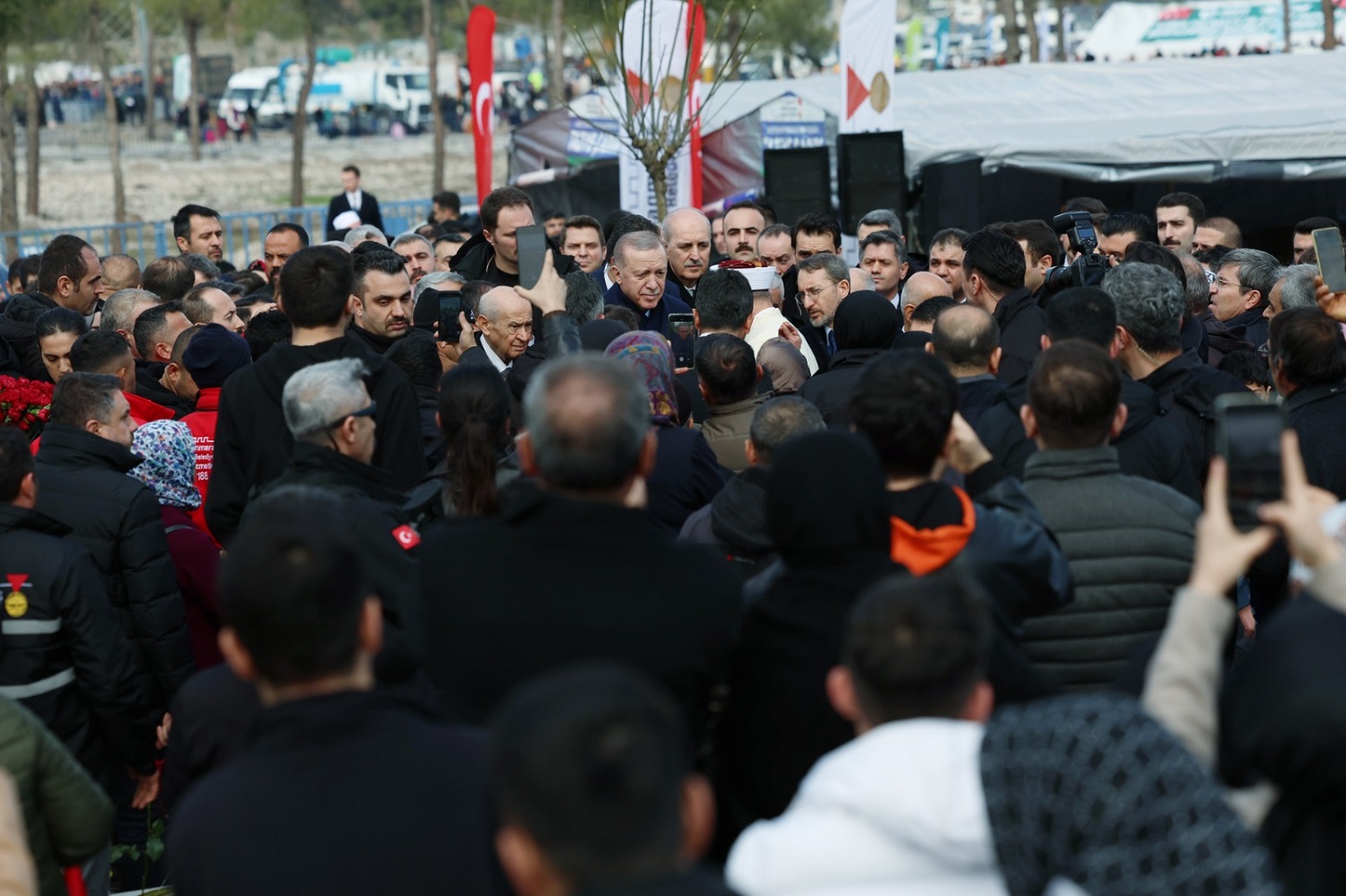 Cumhurbaşkanı Erdoğan, Kapıçam’da Deprem Şehitliği’ni Ziyaret Etti