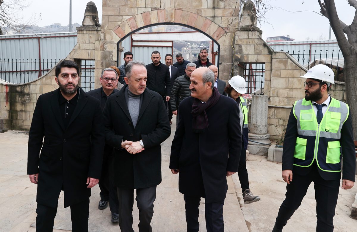 Başkan Okay, Bakan Yardımcısı Yazgı İle Tarihi Yapılarda İncelemelerde Bulundu