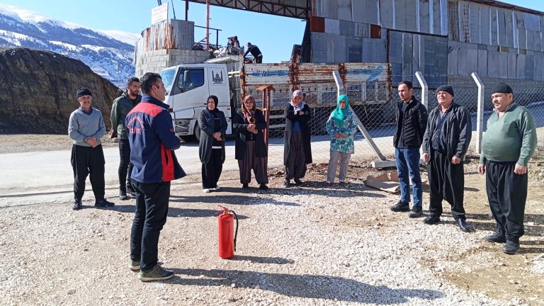 Büyükşehir İtfaiyesinden Çağlayancerit’te Yangına Müdahale Eğitimi