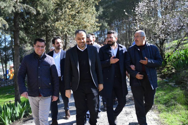 Başkan Adayı Toptaş, Mahallelerde Vatandaşlarla Buluştu