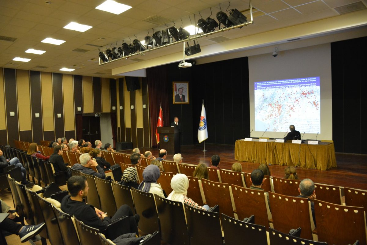 KSÜ’de Deprem Paneli Düzenlendi