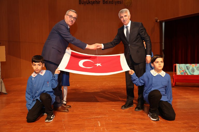 “Her Şehide Bir İlmek” Projesinin Son İlmeğini Vali Ünlüer ve Başkan Güngör Attı