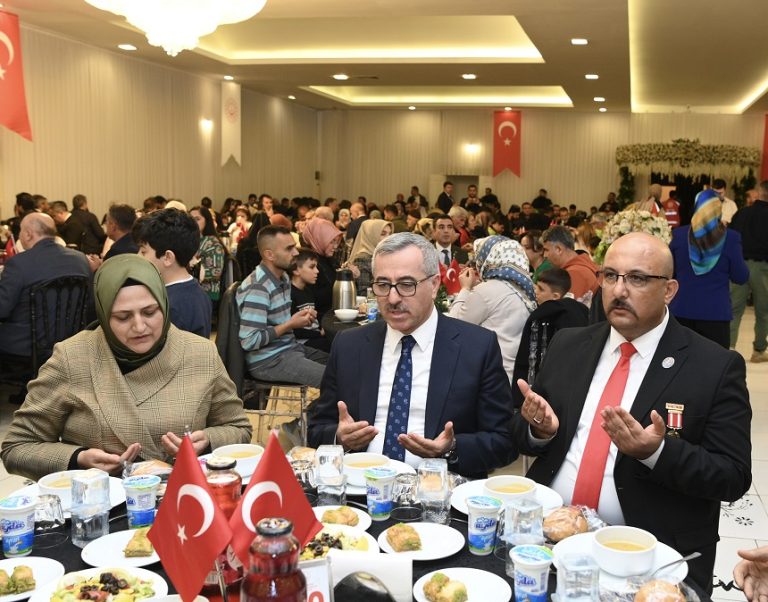Başkan Güngör, İftarda Kahraman Gaziler ve Aileleriyle Bir Araya Geldi