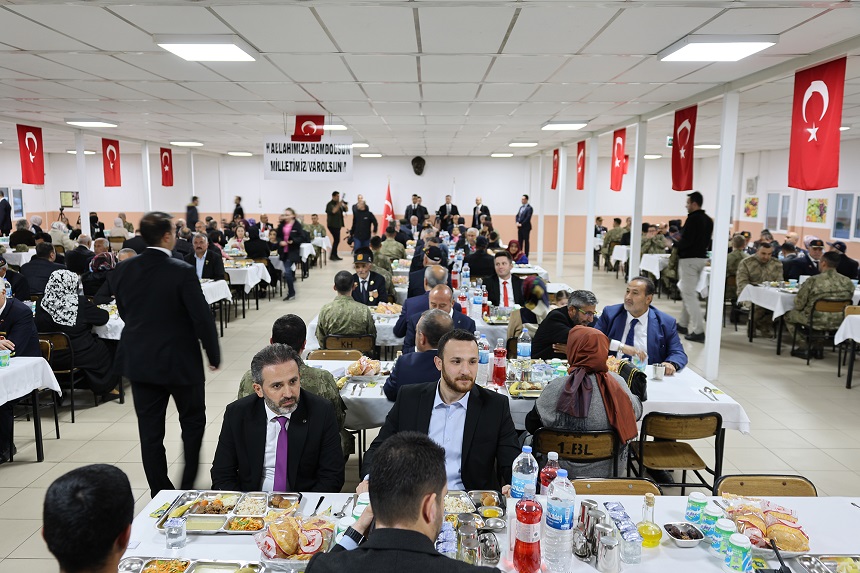 Bakan Güler, İftarda Şehit Aileleri, Gaziler ve Mehmetçikle Buluştu