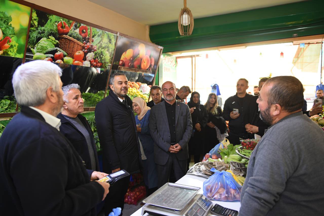 Başkan Adayı Toptaş, Köy Garajı’nda Esnaf ve Vatandaşlarla Bir Araya Geldi