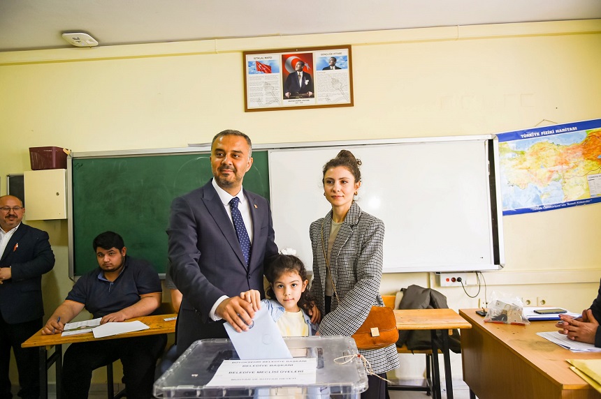 Toptaş: “Seçimlerin Ülkemize Hayırlı Olmasını Diliyorum”