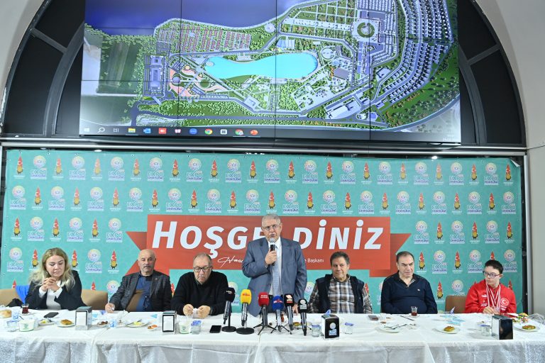 Başkan Mahçiçek 10 yıllık hizmetleri anlattı, basın mensuplarıyla vedalaştı