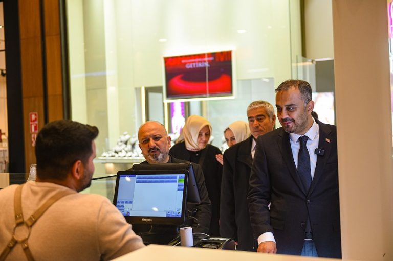 Hanifi Toptaş, Piazza AVM’de Vatandaşlarla Bir Araya Geldi