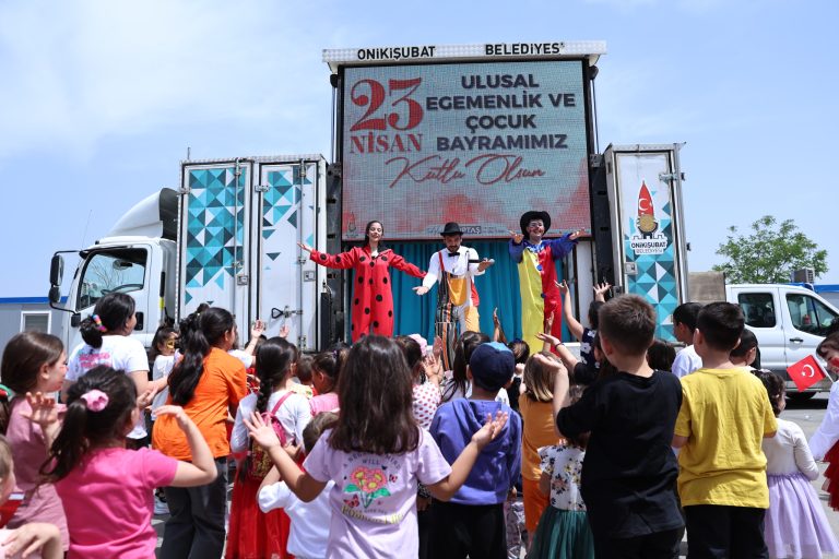 Başkan Toptaş, 23 Nisan’da depremzede çocukları unutmadı