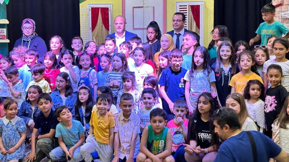 Afşin ve Göksunlu Çocuklar “Çözüm Bakanlığı” Gösterisini Çok Sevdi