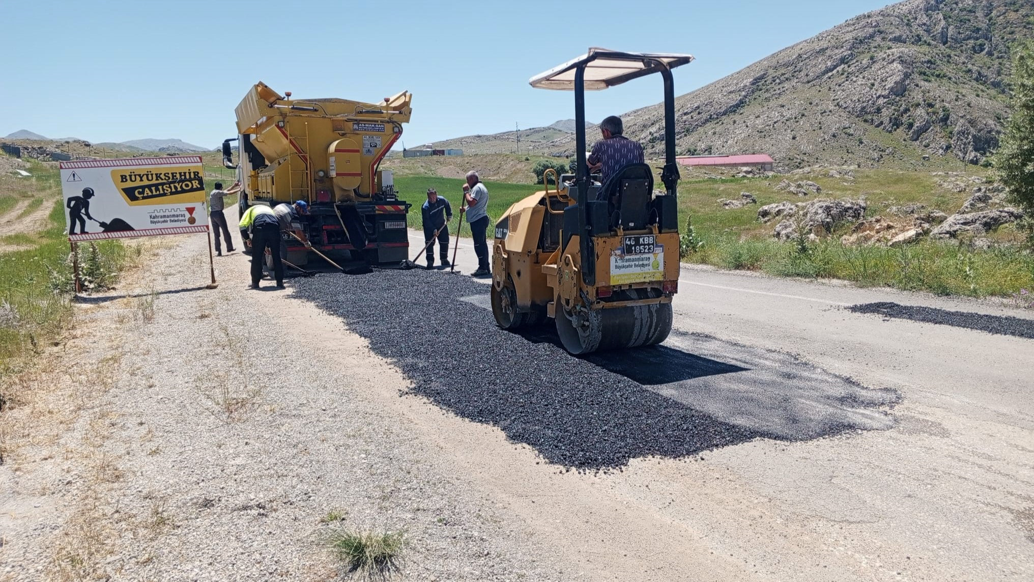 Büyükşehir, Elbistan’da Kırsal Mahalle Yollarını İyileştiriyor