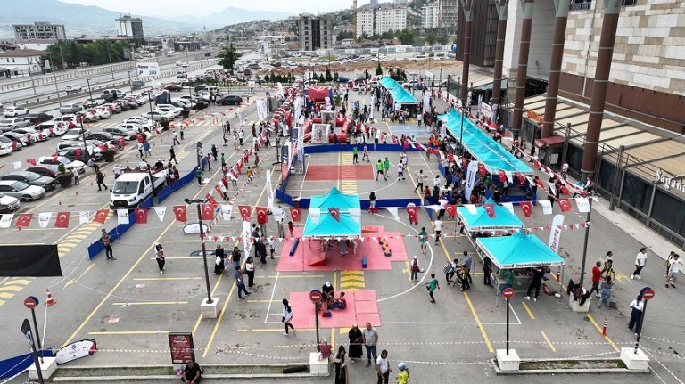 Gençler 19 Mayıs Festivalinde Bayram Etti