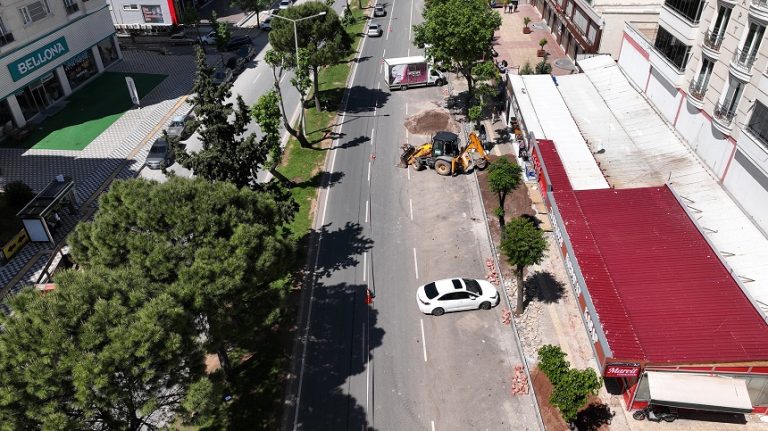 Büyükşehir, İsmet Karaokur Bulvarı’nda Yaya Trafiğini İyileştiriyor