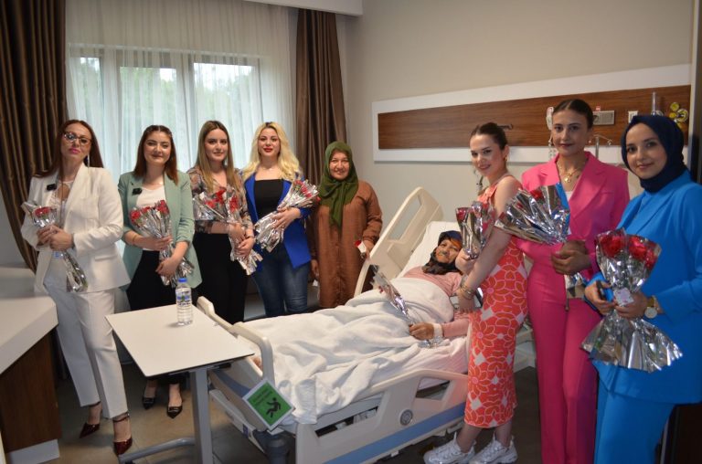 Özel Sular Akademi Hastanesi en özel günlerinde anneleri unutmadı! 