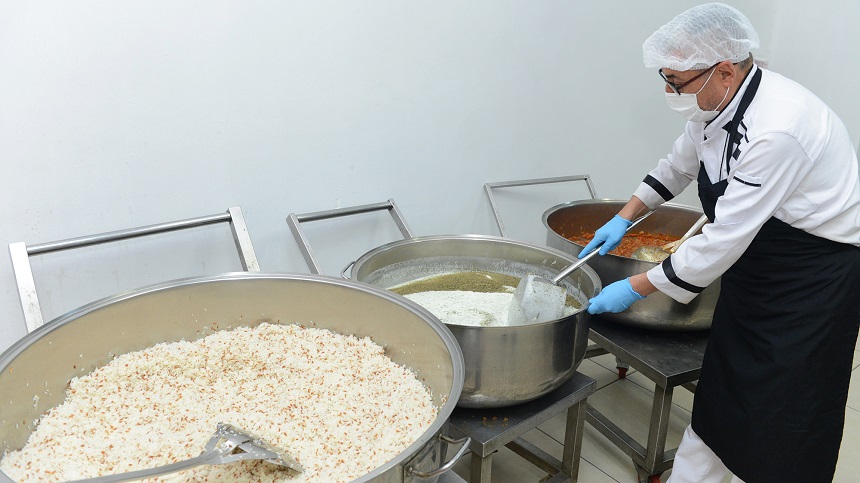 Evlerinde Yalnız Yaşayan Yaşlıların Yemekleri Büyükşehir’den