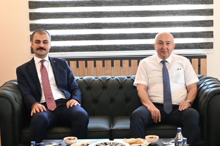 Rektör Yasım, Göksun Kaymakamı Duman’ı Ziyaret Etti