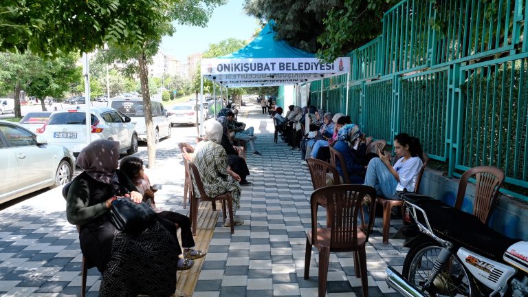 Onikişubat Belediyesi, YKS’ye giren öğrencilerin ve ailelerinin sınav heyecanına ortak oldu