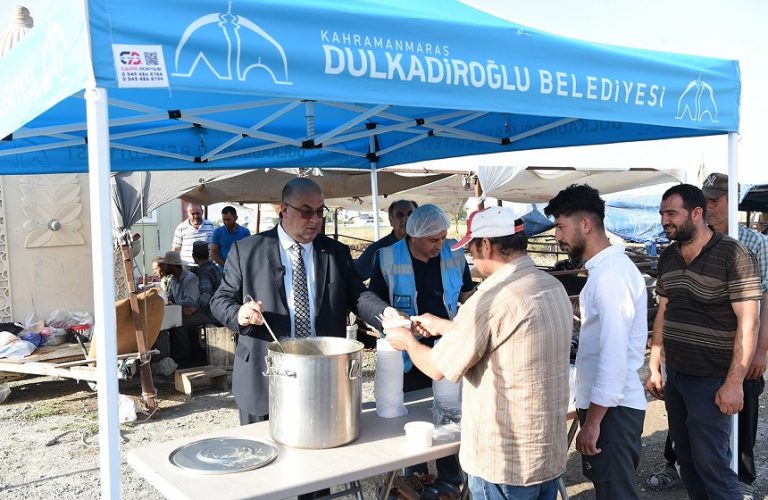 Başkan Akpınar, Kurban Satış Yerini Ziyaret Etti