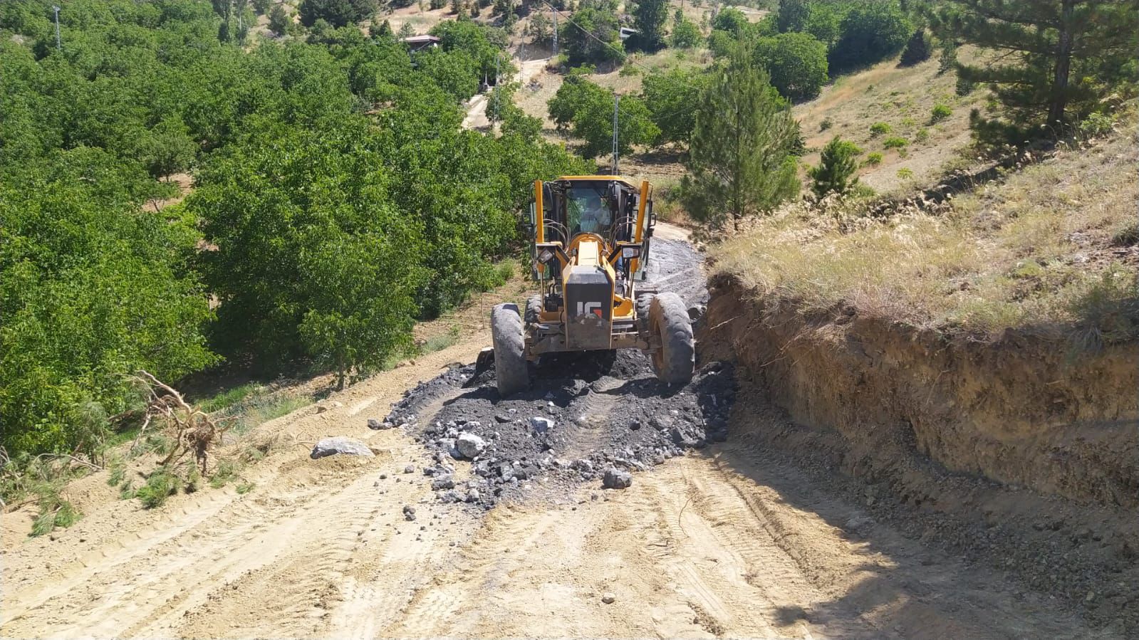 “Kabasakal Ve Boyalı Mahallelerimizde Yol Çalışmalarımız Devam Ediyor”