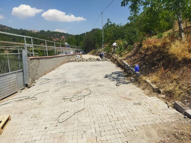 Dulkadiroğlu Kuzucak Mahallesinde Kilit Parke Yol Çalışmaları Tüm Hızıyla Devam Ediyor