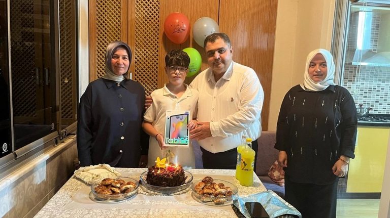 Büyükşehir’den Depremzede Enes’e Sürpriz Doğum Günü