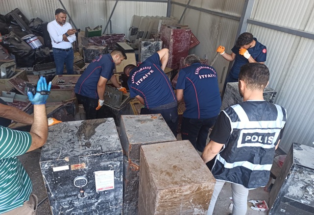 Enkazdan Bulunan 10 Çelik Kasa, İçerikleri Ortaya Çıktı!