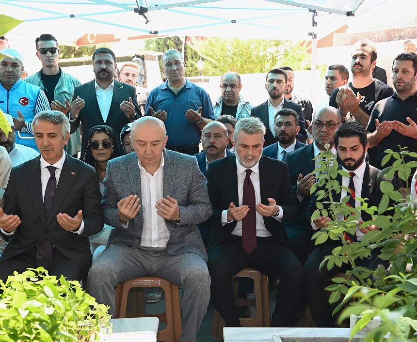 15 Temmuz Demokrasi ve Milli Birlik Günü’nde Şehitler Kabirleri Başında Anıldı