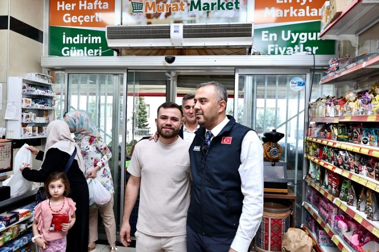 Başkan Toptaş, Hürriyet ve 5 Nisan Mahallesi’ndeki asfalt çalışmalarını inceledi