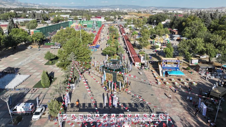 Geleneksel Ağustos Fuarı, Ziyaretçi Akınına Uğruyor