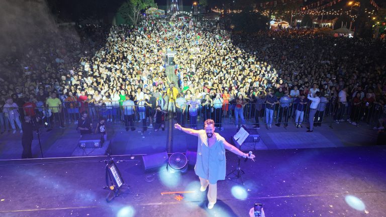Geleneksel Ağustos Fuarı’nda Bahadır Tatlıöz Müzik Ziyafeti Yaşattı