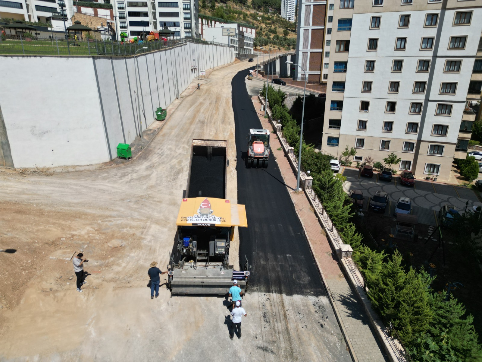 Onikişubat’ta asfalt seferberliği tüm hızıyla sürüyor