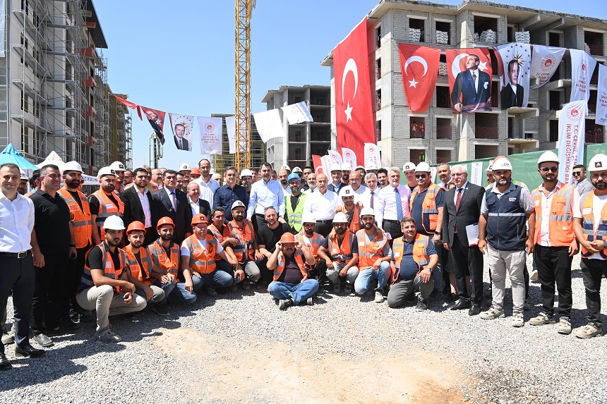 Bakan Murat Kurum: “Yılsonuna Kadar 21 Bin 544 Konut ve İş Yeri Daha Teslim Edilecek”